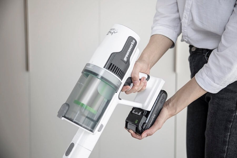24V White Stick Vacuum with 5 Brush Accessories with 1 x 4Ah Battery &amp; Charging Station
